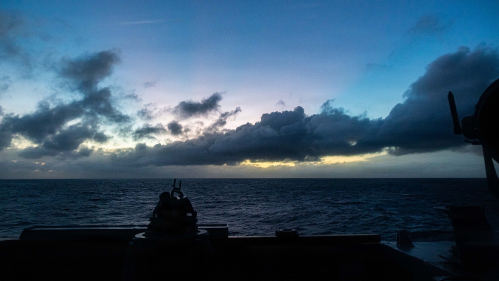 USS Mustin transits the Indian Ocean