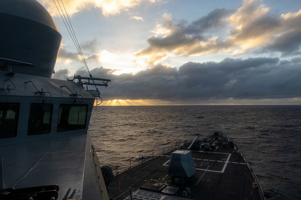 USS Mustin transits the Indian Ocean
