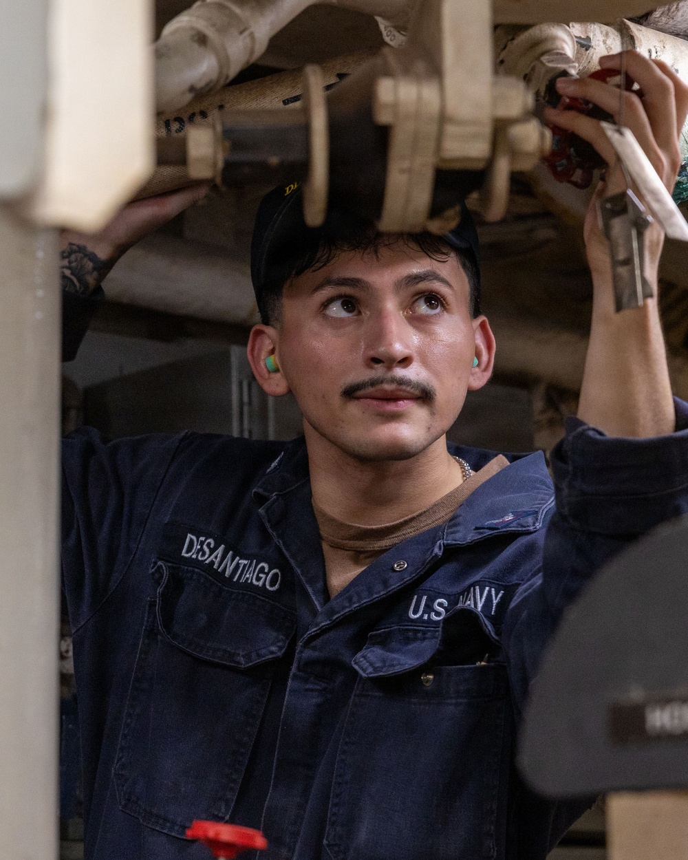 USS Mustin conducts engineering training team drill