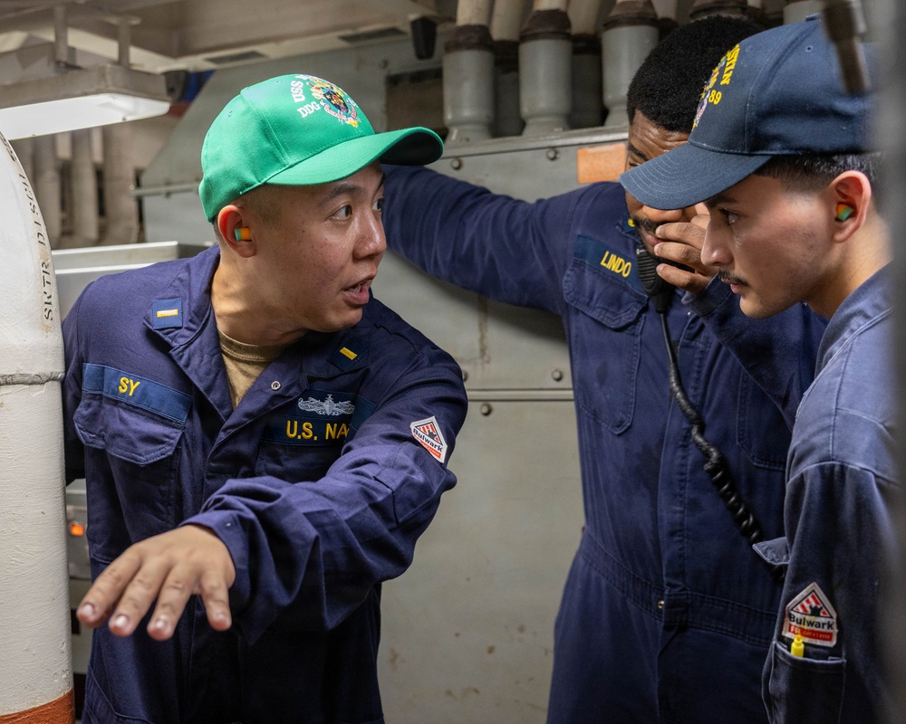 USS Mustin conducts engineering training team drill