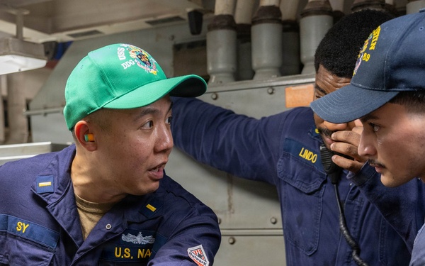 USS Mustin conducts engineering training team drill