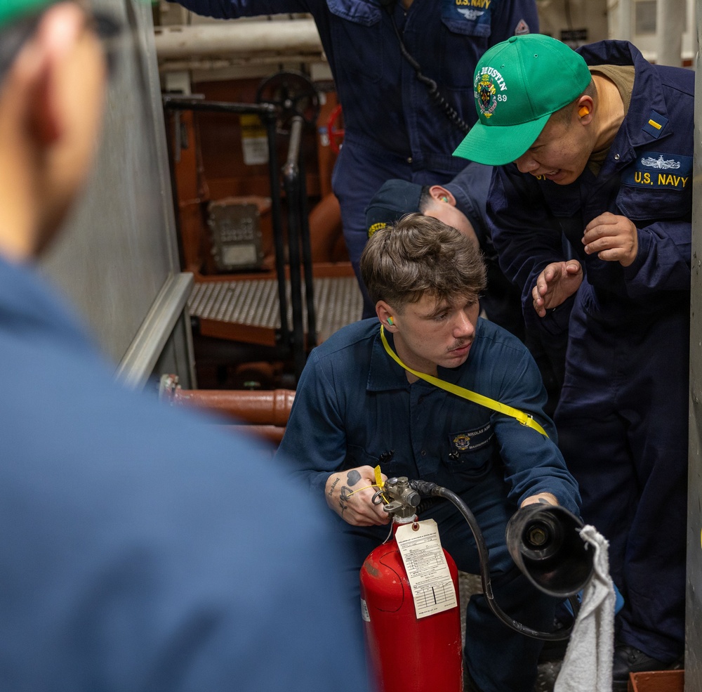 USS Mustin conducts engineering training team drill