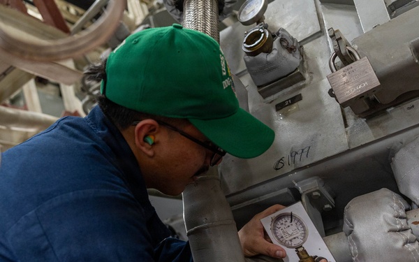 USS Mustin conducts engineering training team drill