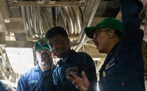 USS Mustin conducts engineering training team drill