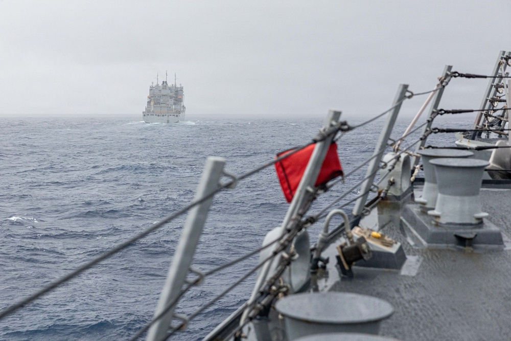 USS Mustin conducts replenishment-at-sea with USNS Wally Schirra