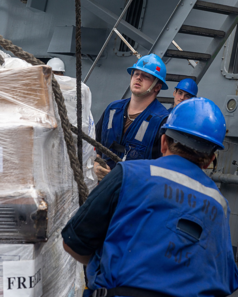 USS Mustin conducts replenishment-at-sea with USNS Wally Schirra