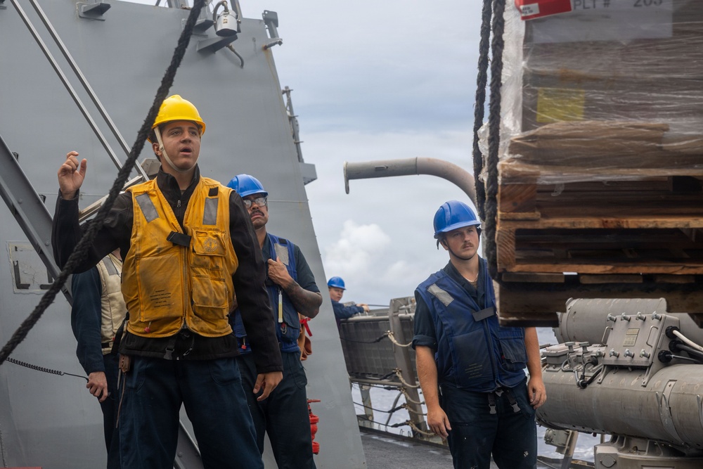USS Mustin conducts replenishment-at-sea with USNS Wally Schirra