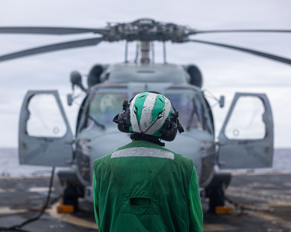 USS Mustin conducts flight operations
