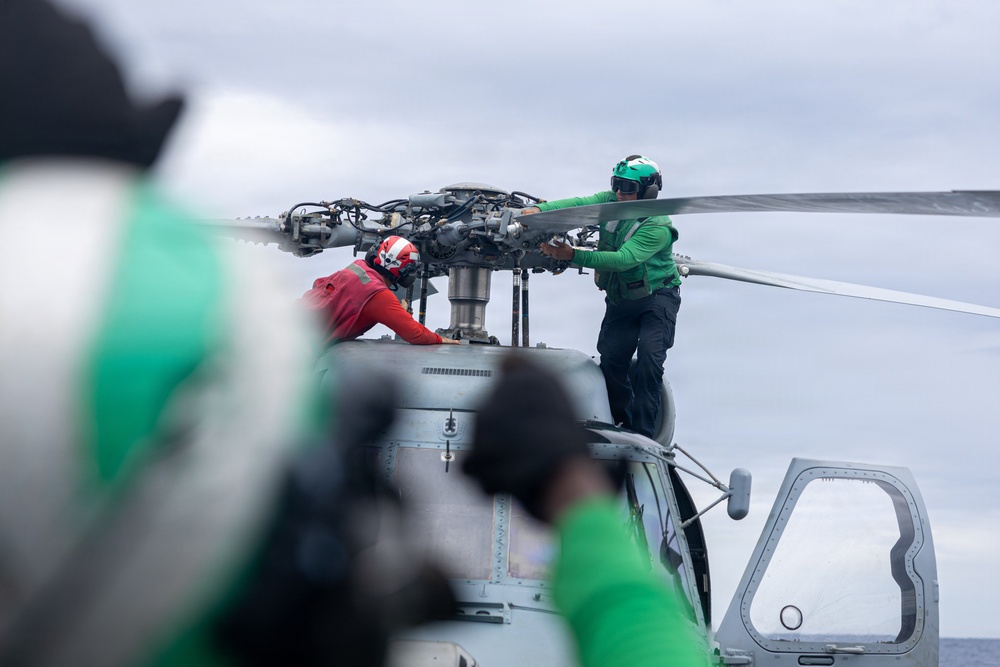 USS Mustin conducts flight operations