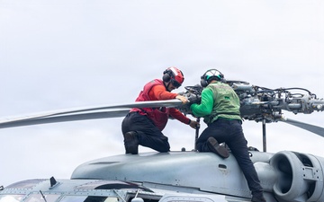 USS Mustin conducts flight operations