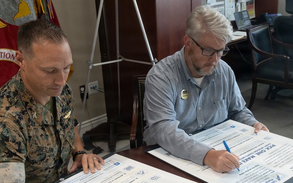 MCAS Cherry Point &amp; MCCS leadership sign a Suicide Prevention Month pledge