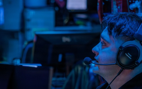 Watchstanders aboard USS Gonzalez