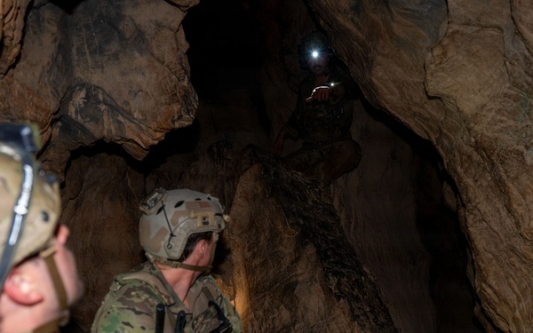 Combat Leader Course Cave CSAR