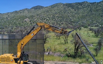 Panel Installation of New Smart Border Wall System east of Nogales, Ariz.