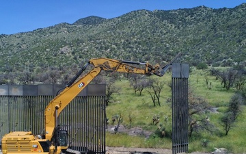 Panel Installation of New Smart Border Wall System east of Nogales, Ariz.