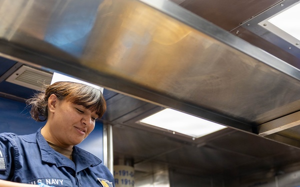 Sailors Serves Lunch Aboard USS Wayne E. Meyer (DDG 108)
