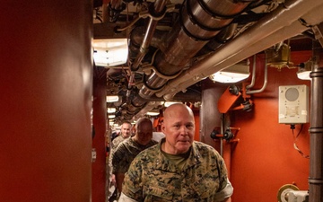 Maj. Gen. David Bligh tours USS Alabama (SSBN 731)