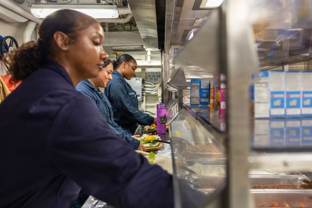 Sailors Grab Lunch Aboard USS Wayne E. Meyer (DDG 108)