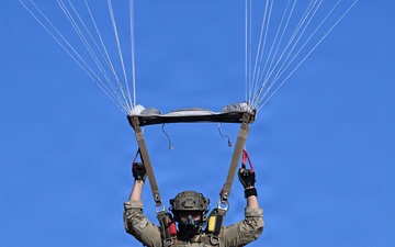 Free fall school trains students in high-altitude infiltration