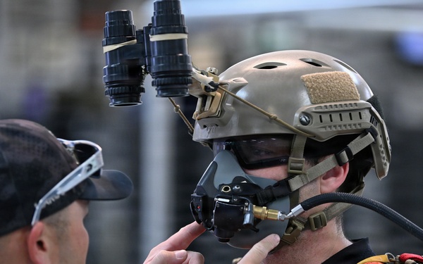 Military Free Fall Students Train at Proving Ground
