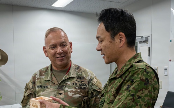 U.S. and JGSDF Public Affairs Officers Exchange Gifts during Yama Sakura 91