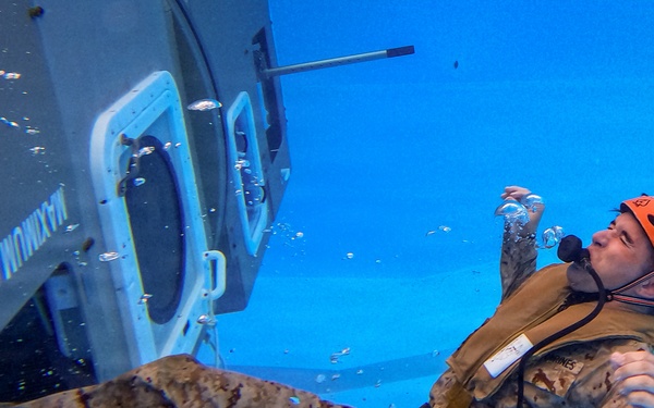 5th Air Naval Gunfire Liaison Company hosts underwater egress training