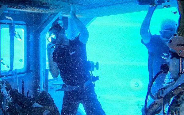 5th Air Naval Gunfire Liaison Company hosts underwater egress training