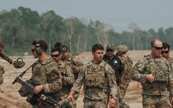 U.S. Army and Tentara Nasional Indonesia Soldiers Perform a Squad Live-Fire Exercise at Super Garuda Shield 26
