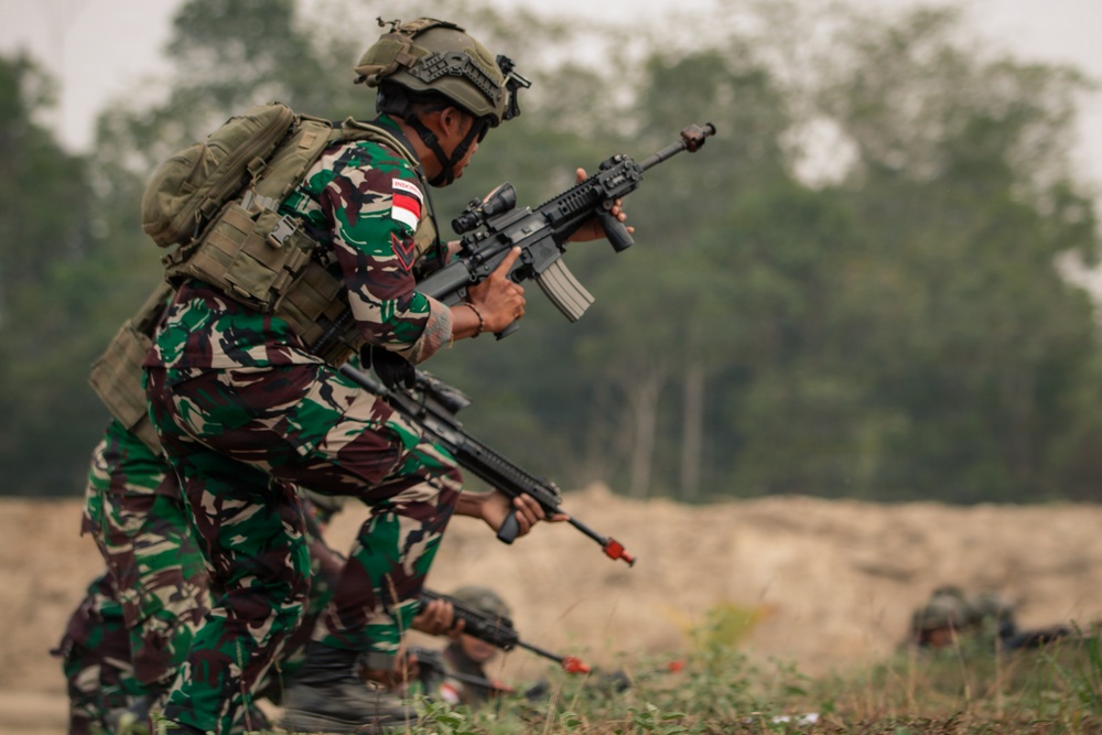 U.S. Army and Tentara Nasional Indonesia Soldiers Perform a Squad Live-Fire Exercise at Super Garuda Shield 26