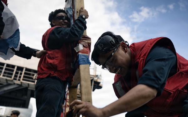 IKE Conducts Carrier Qualifications