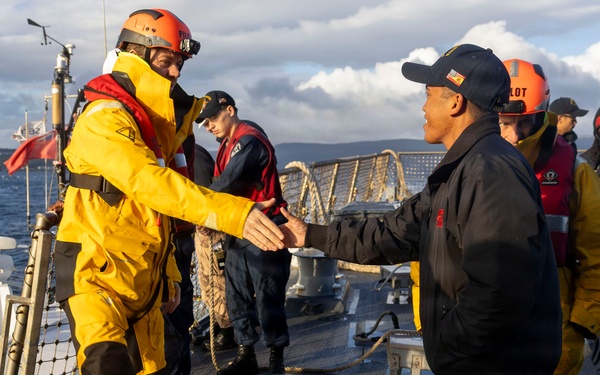 DDG 117 Navigates the Fast lane in Faslane Bay