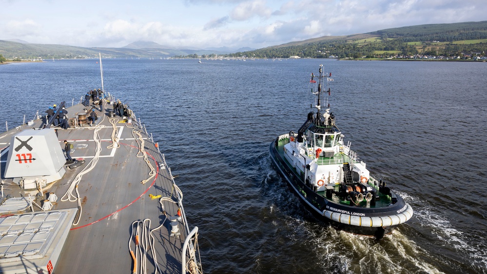 DDG 117 Navigates the Fast lane in Faslane Bay