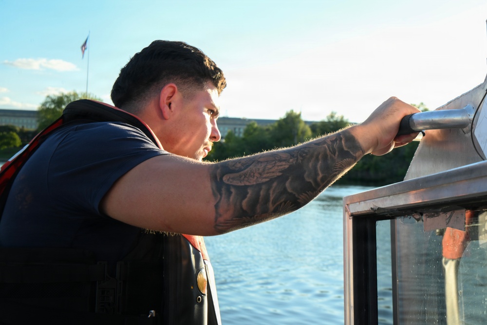 Coast Guard conducts commercial and recreational safety boardings in nation’s capital
