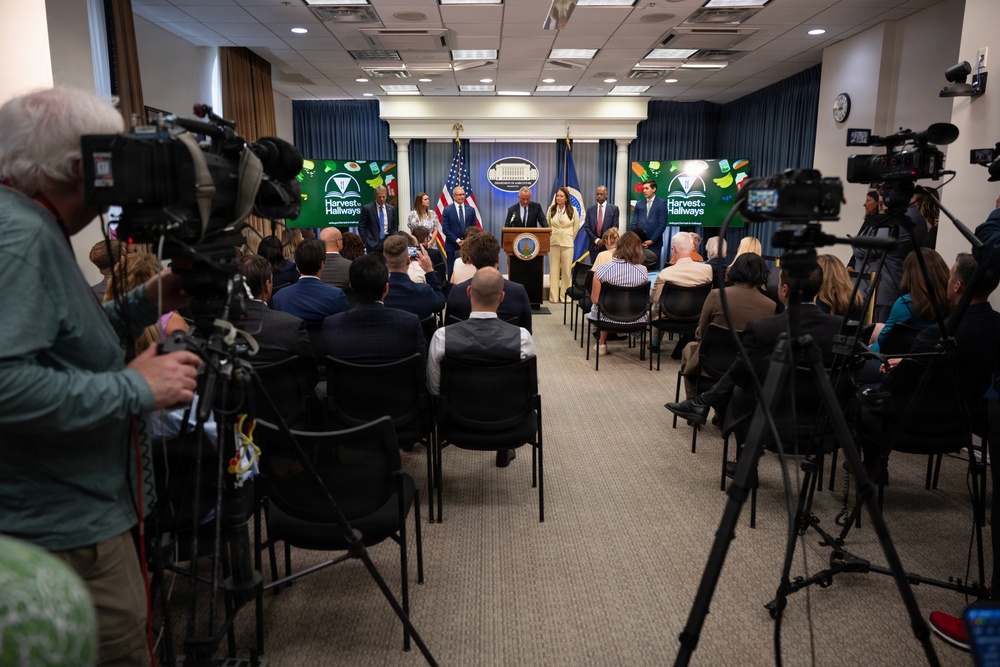 USDA Secretary Brooke Rollins and Secretary Kennedy &amp;quot;Harvest to Hallways&amp;quot; announcement and  press conference, September 24, 2026.
