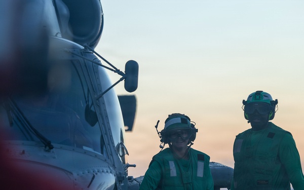 USS Wayne E. Meyer (DDG 108) Conducts Flight Operations