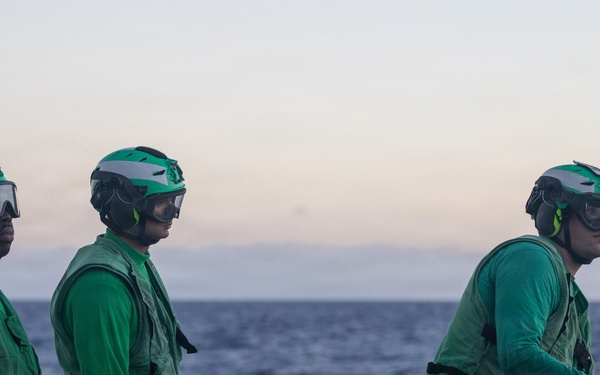 USS Wayne E. Meyer (DDG 108) Conducts Flight Operations