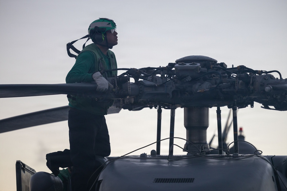 USS Wayne E. Meyer (DDG 108) Conducts Flight Operations