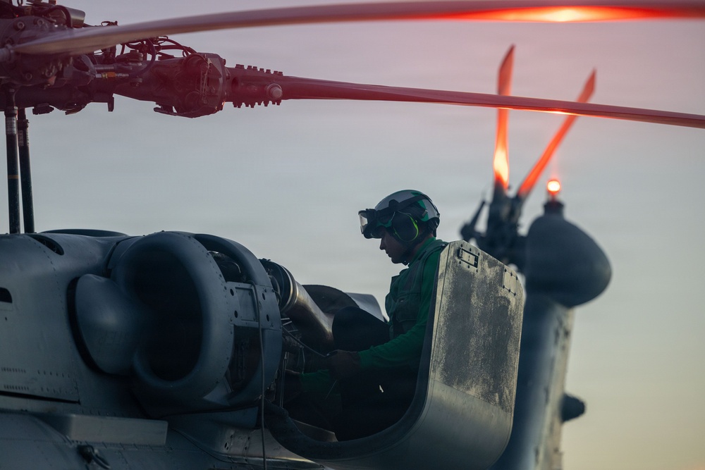 USS Wayne E. Meyer (DDG 108) Conducts Flight Operations