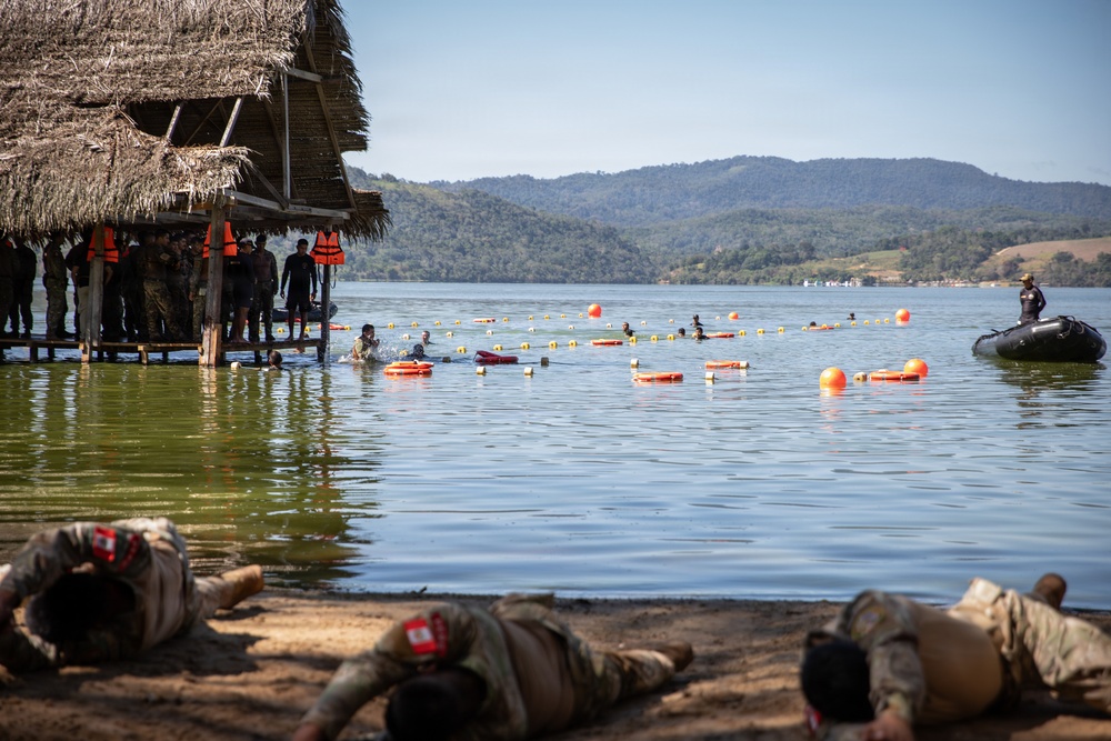 Soldiers From U.S., Peru, and Chile Conduct Jungle Swimming Training