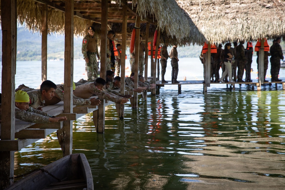 Soldiers From U.S., Peru, and Chile Conduct Jungle Swimming Training