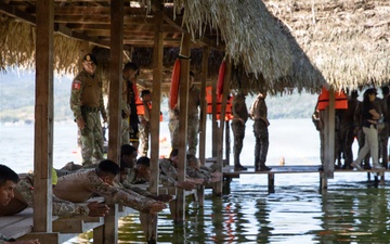 Soldiers From U.S., Peru, and Chile Conduct Jungle Swimming Training