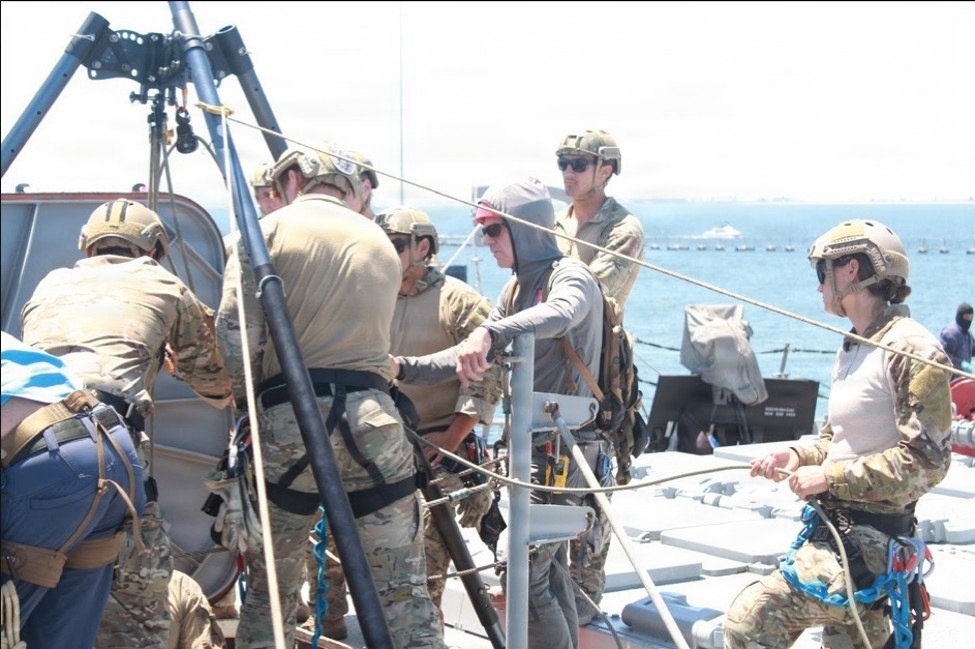 USS Chafee Hosts Explosive Ordnance Disposal Training