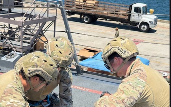 USS Chafee Hosts Explosive Ordnance Disposal Training