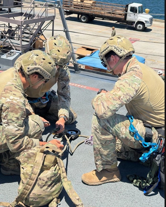 USS Chafee Hosts Explosive Ordnance Disposal Training