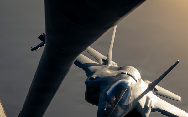 F35s refuel over waters in CENTCOM AOR