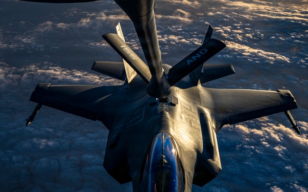 F35s refuel over waters in CENTCOM AOR