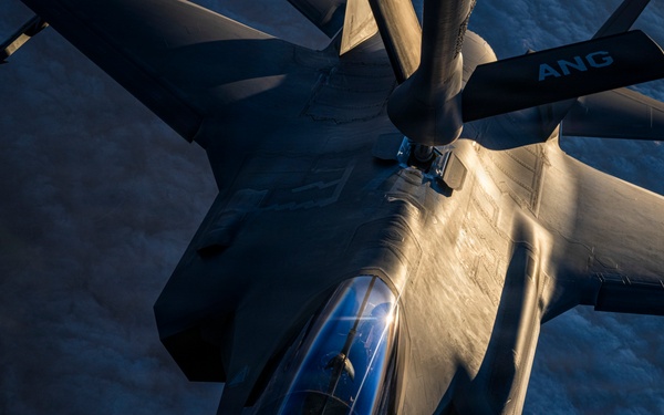 F35s refuel over waters in CENTCOM AOR