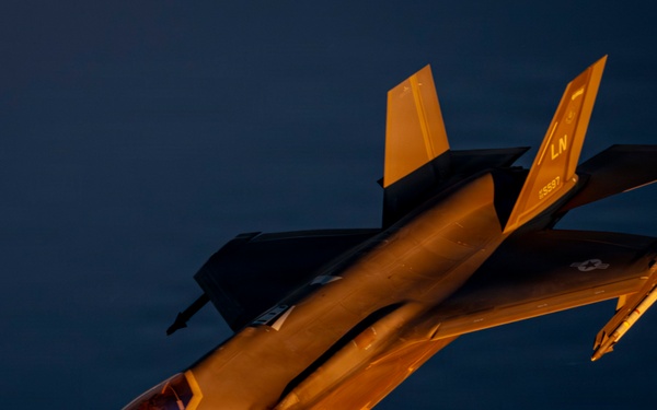 F35s refuel over waters in CENTCOM AOR