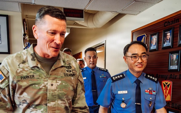 ROKAF Operations Commander Visits 94th AAMDC Headquarters