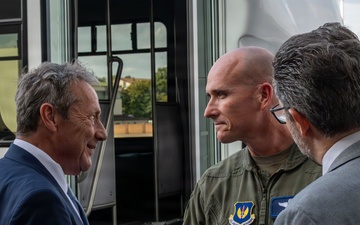 Rheinland-Pfalz State Minister strengthens ties in visit with 86th Airlift Wing